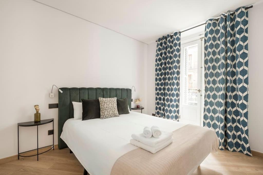 Lujoso Apartamento Cerca De Plaza Mayor Madrid Exterior photo